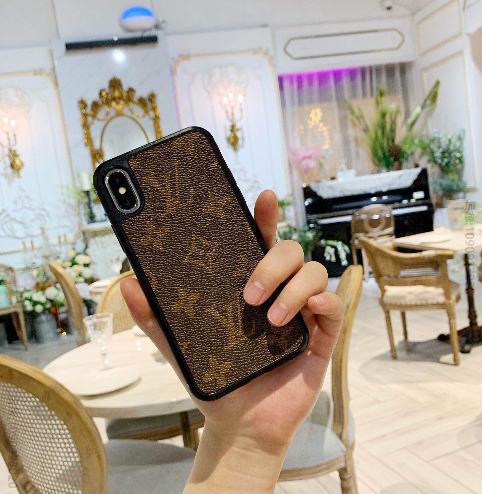 LOUIS VUITTON ✕ KAWS 钥匙扣包包挂件 LV老花手机壳套装