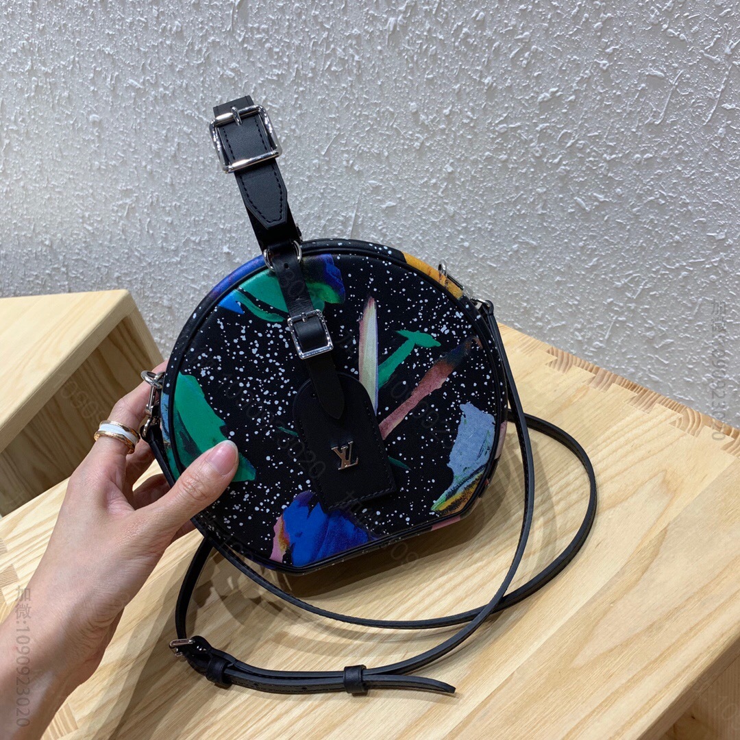 M53798_LV M53798 Petite Boîte Chapeau 帽盒形手袋 印花圆饼包 高仿LV网站
