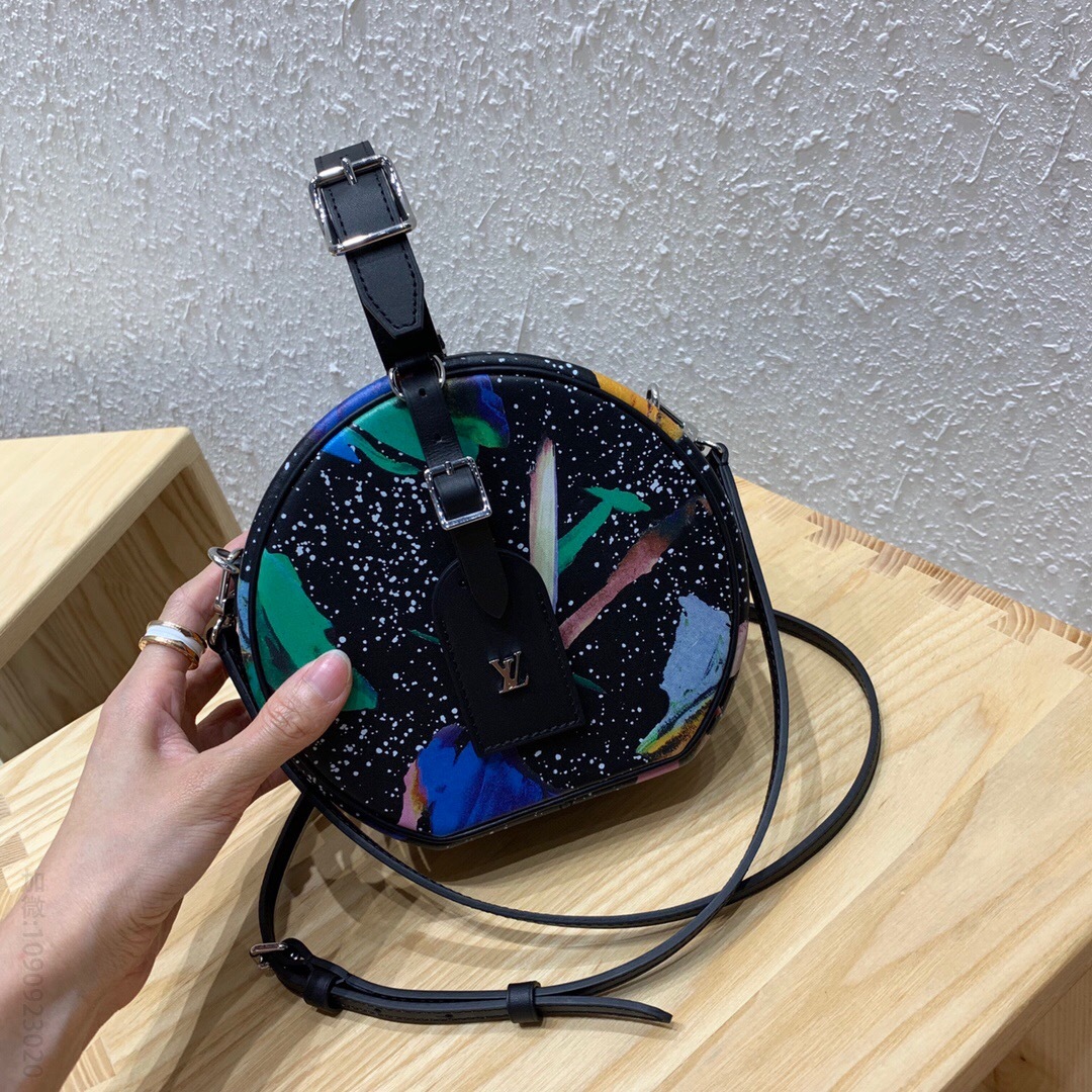 高仿LV女士手提包 LV M53798 Petite Boîte Chapeau 帽盒形手袋 印花圆饼包 高仿LV网站 M53798