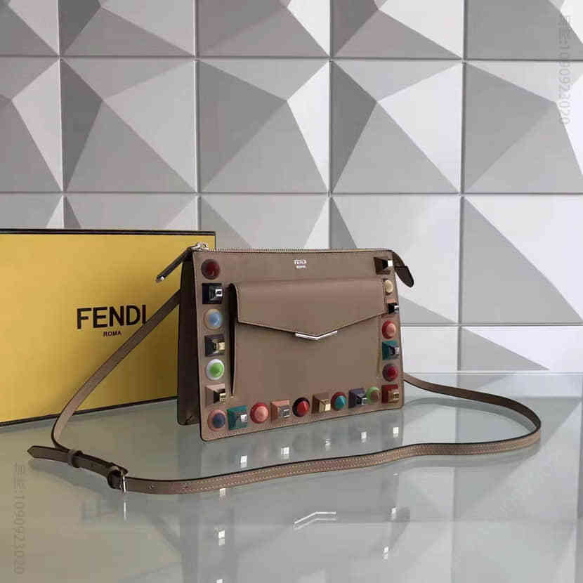芬迪FENDI 2017春季新款0367#小南非小牛皮多功能斜跨包