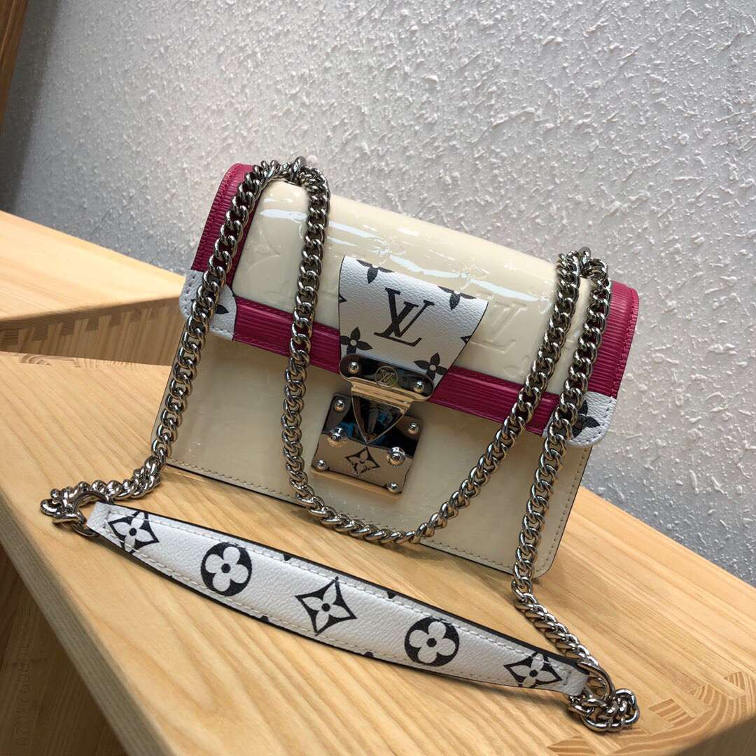 LV 2023新款拼色漆皮Wynwood手袋 M90442