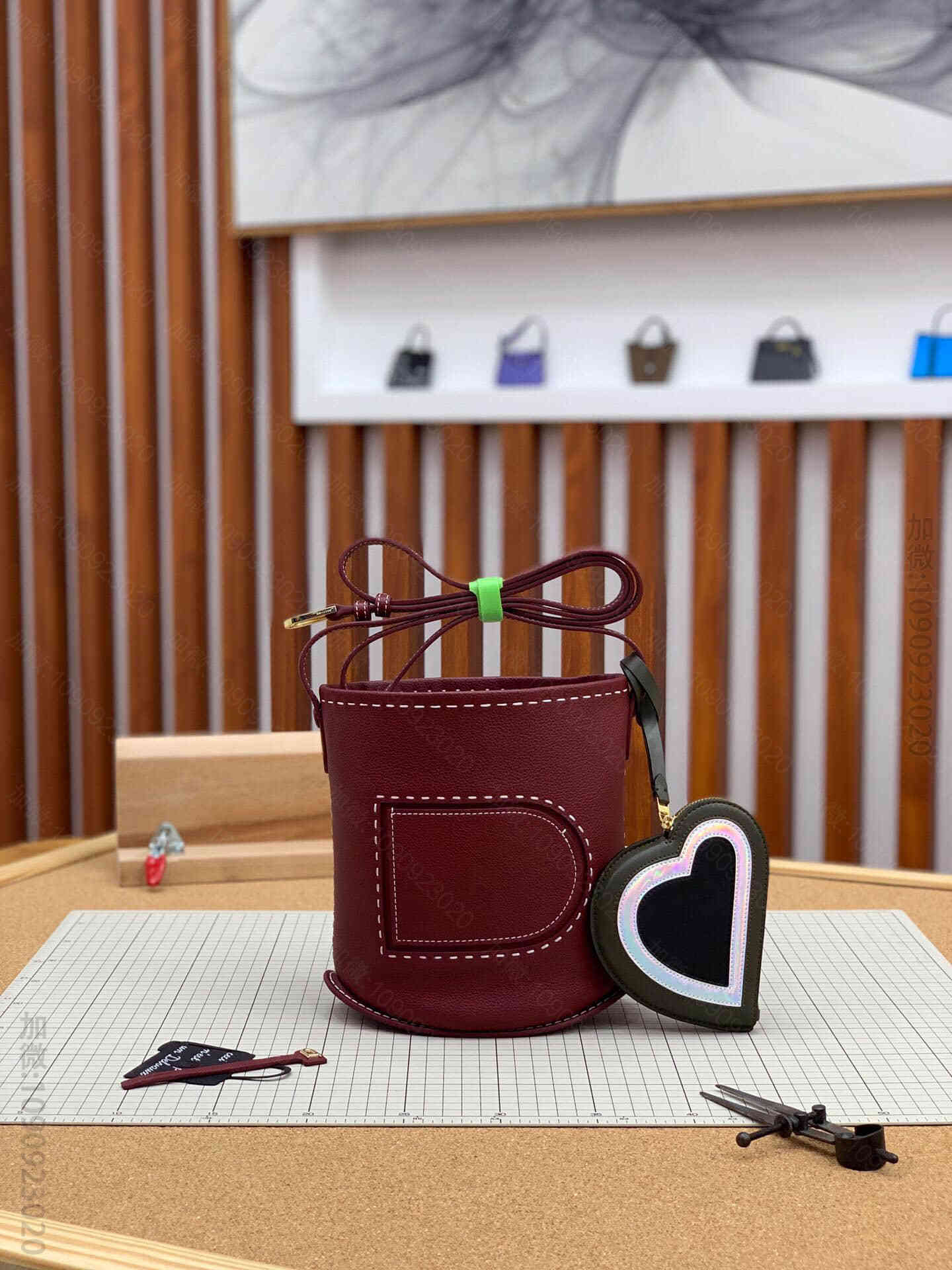 Delvaux/德尔沃 2023新款Pin手袋水桶包 印度红