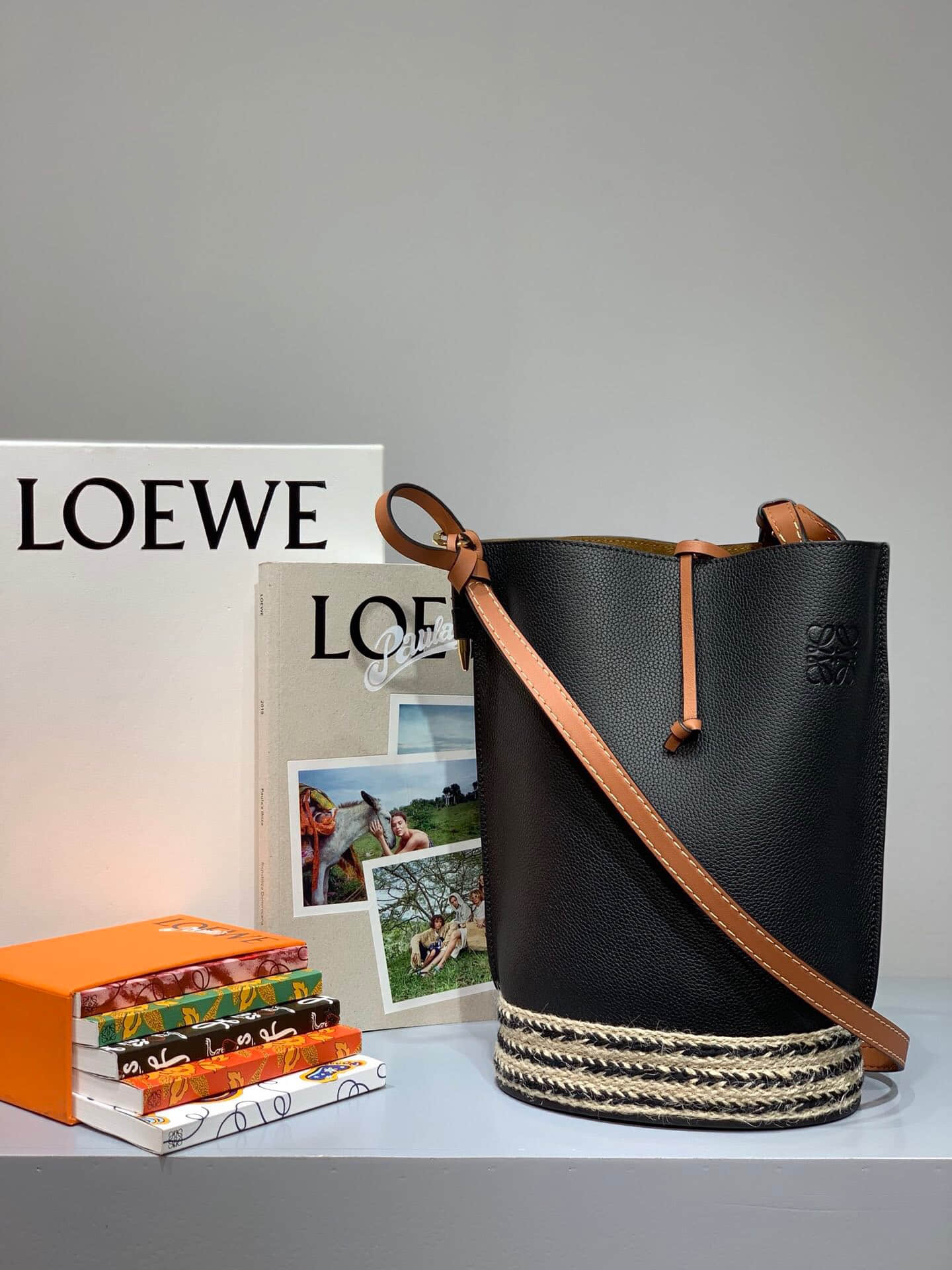 Loewe/罗意威 2019新款Gate Bucket Bag草编水桶包