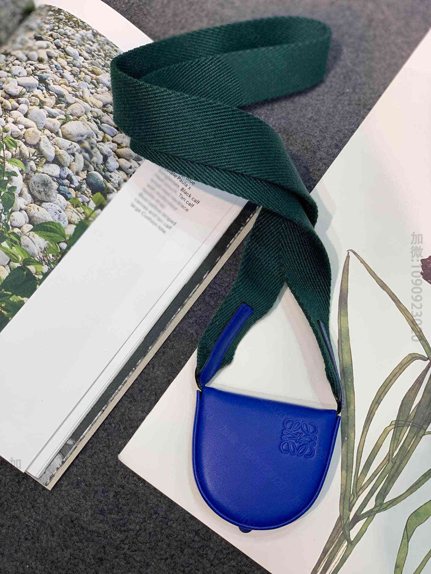 Loewe/罗意威 2023新款棉麻肩带Mini卡包斜挎零钱包