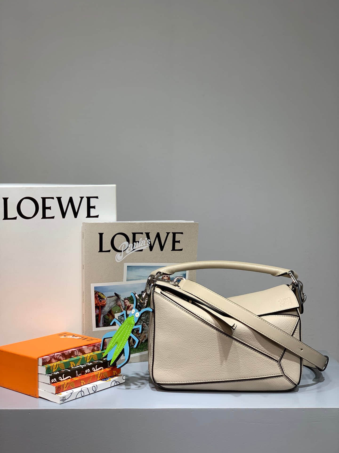 Loewe/罗意威 奶白色Puzzle24cm小号几何包