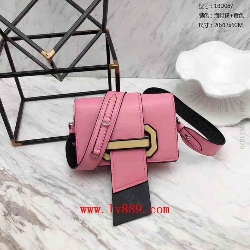 2017最新款时装走秀PRADA 1BD067 树脂玻璃搭扣 纳帕牛皮 女士...