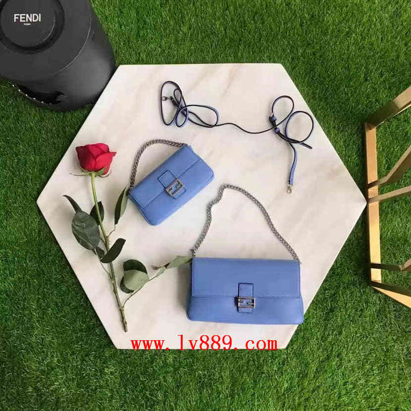 海外原单正品 芬迪FENDI 212 时装秀 MICRO BAGUETTE 按扣翻盖 链条斜挎包