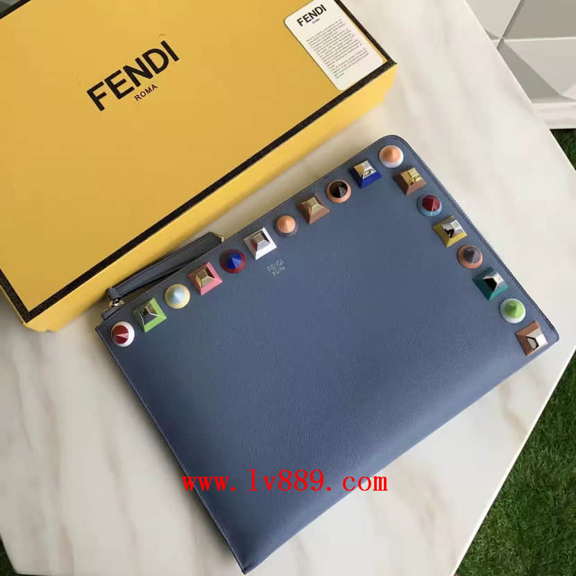 香港专柜同款 芬迪FENDI 0365S ROMA标志 小牛皮彩钉手拿包