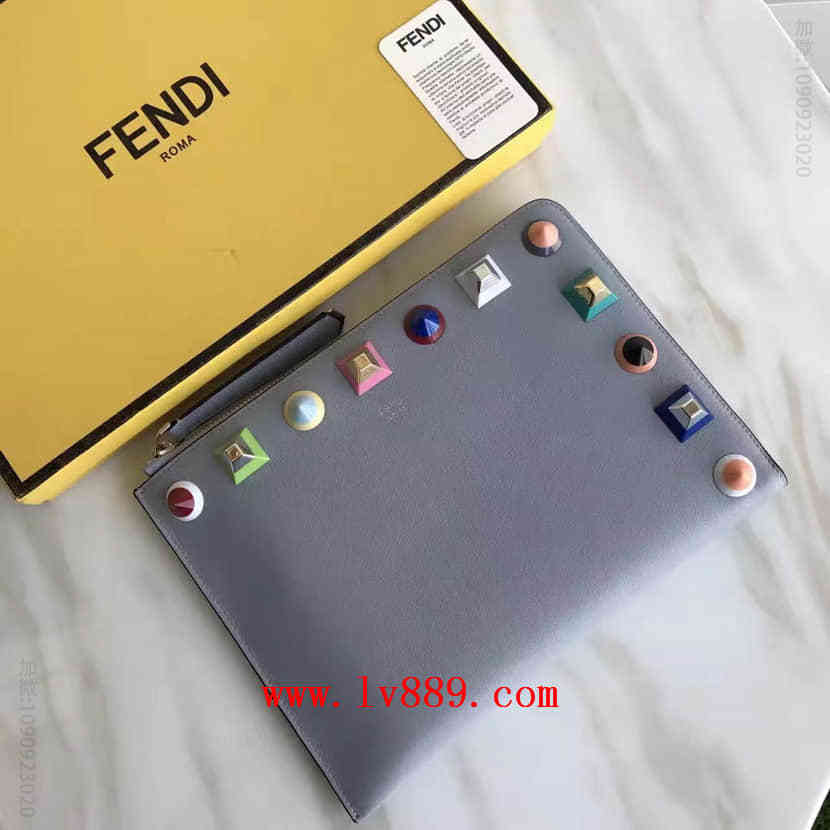 2017最新款时装走秀 芬迪FENDI 0365S ROMA标志 小牛皮彩钉手拿包