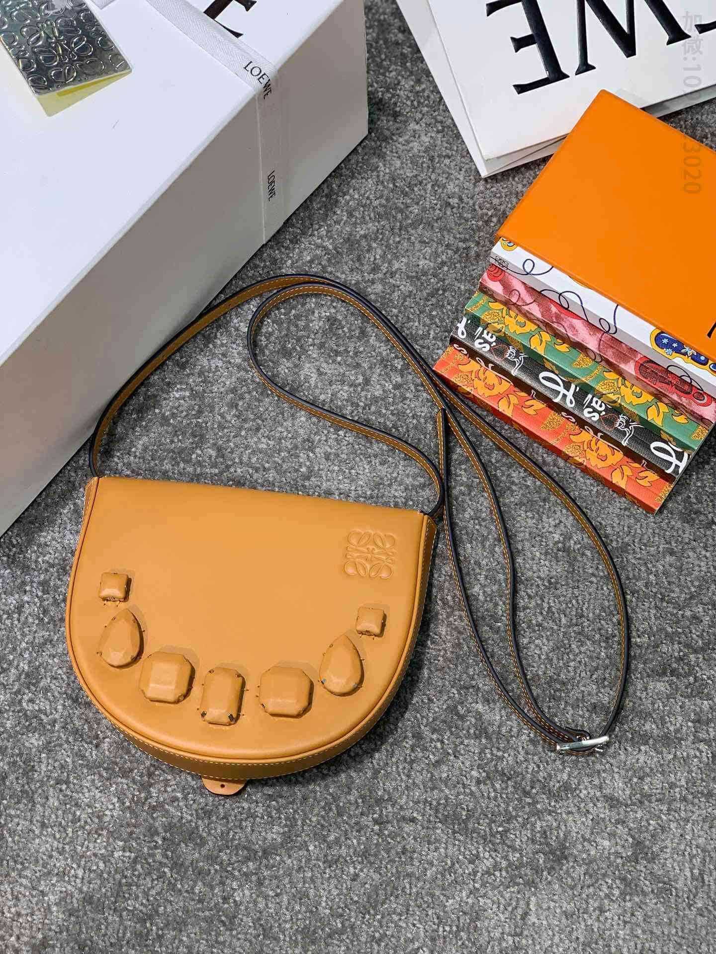 Loewe/罗意威 Heel Pouch钻石腰包+斜挎包