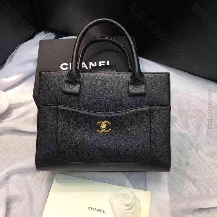 Chanel香奈儿颗粒压花小牛皮金扣大号手提包94305