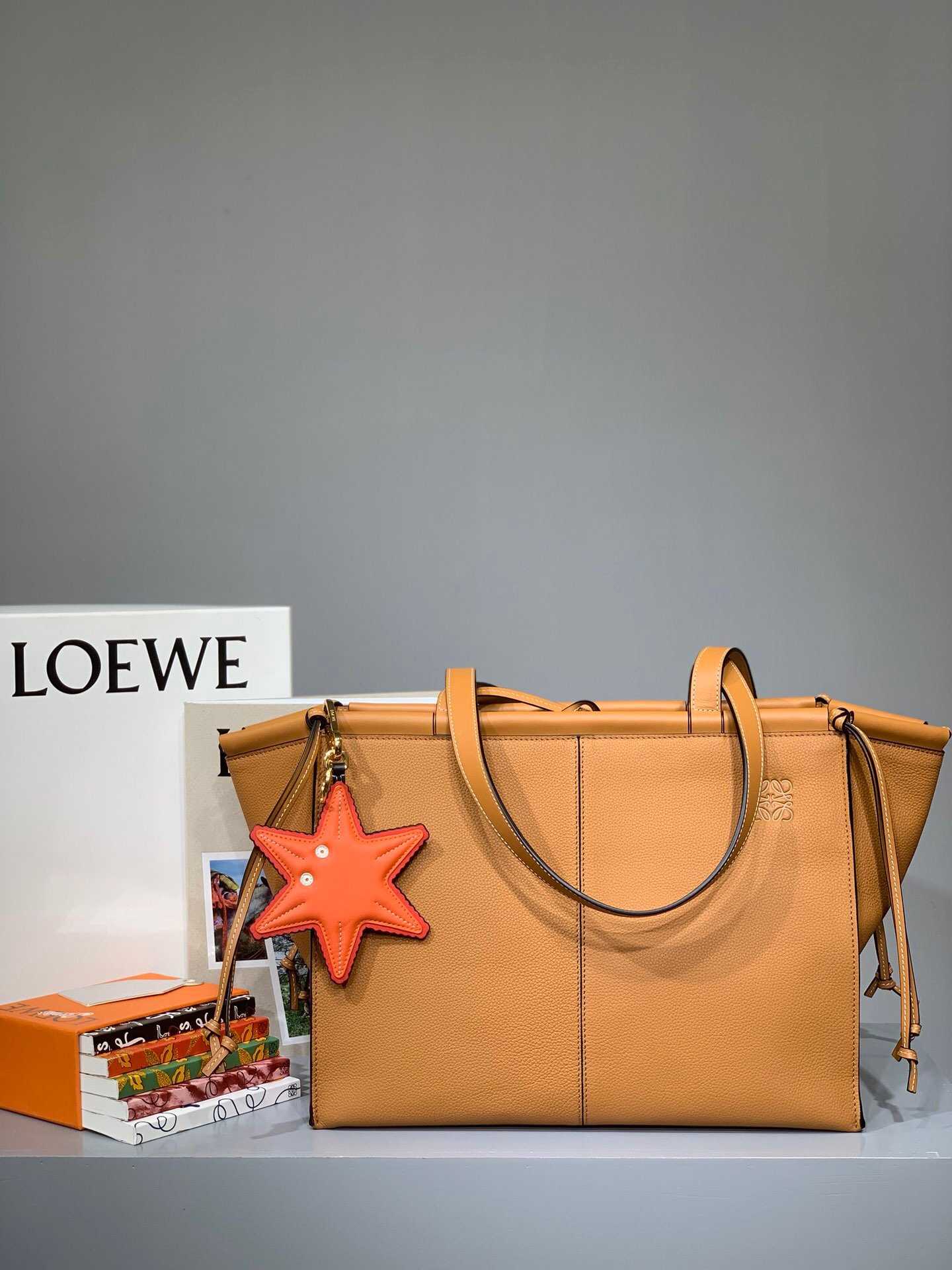 Loewe/罗意威 2023全新L0ewe Cushion Tote购物袋