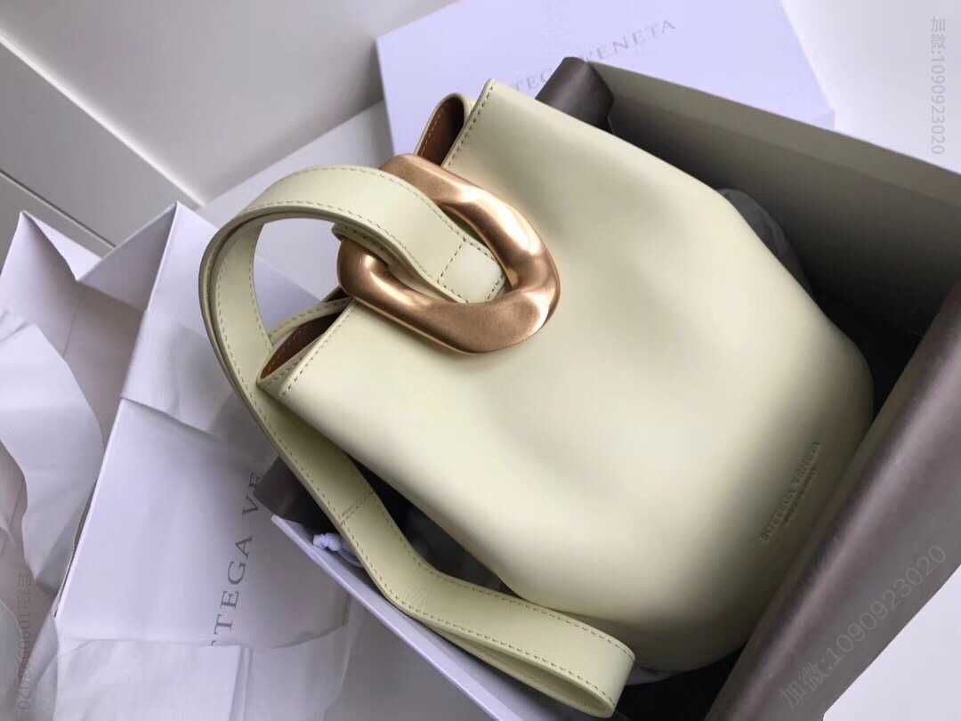 (Bottega Veneta)BV B家576804新款Drop金属环扣水桶包