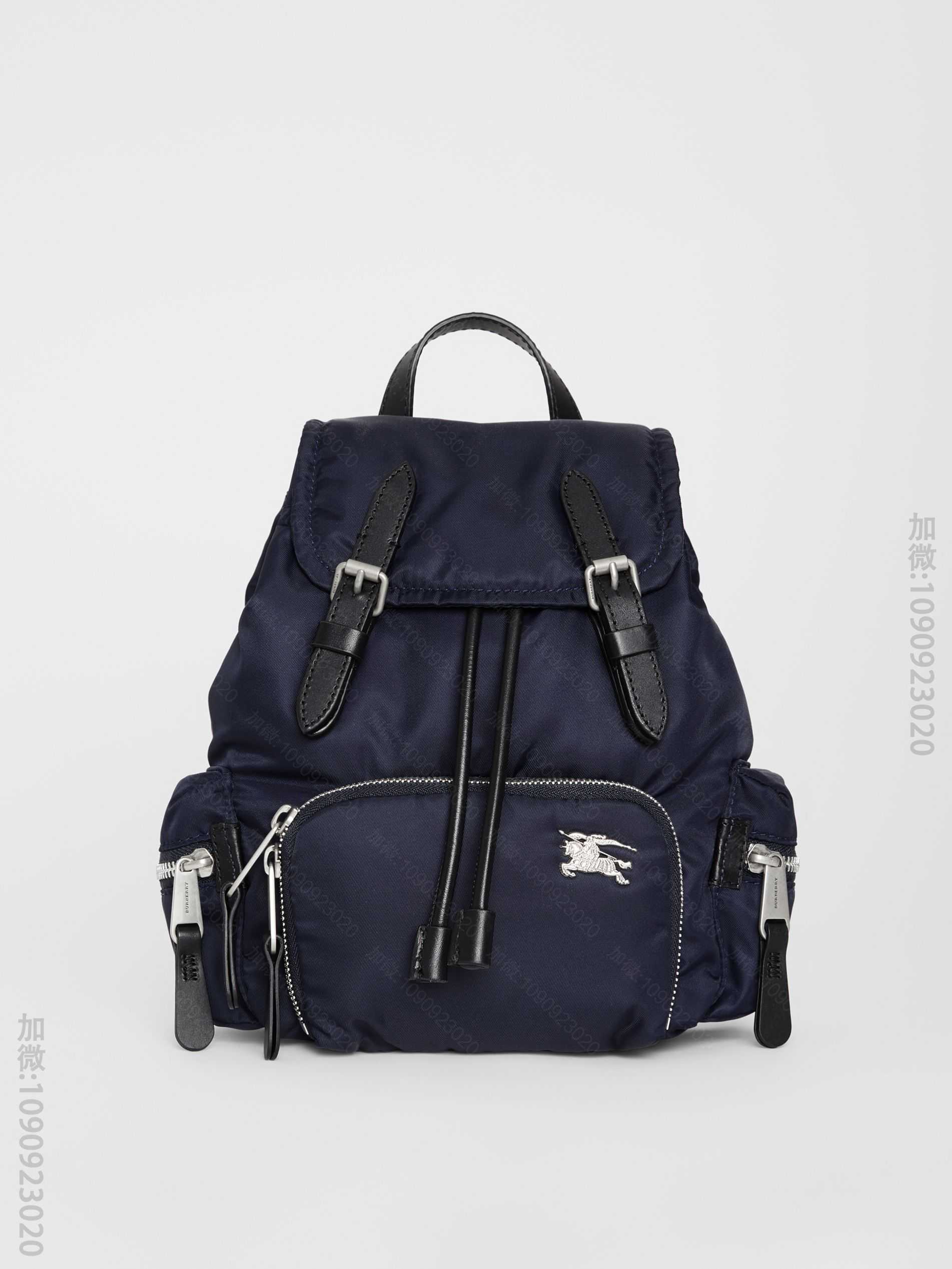 Burberry/巴宝莉 The Rucksack小号羽绒尼龙斜背式军旅背包...