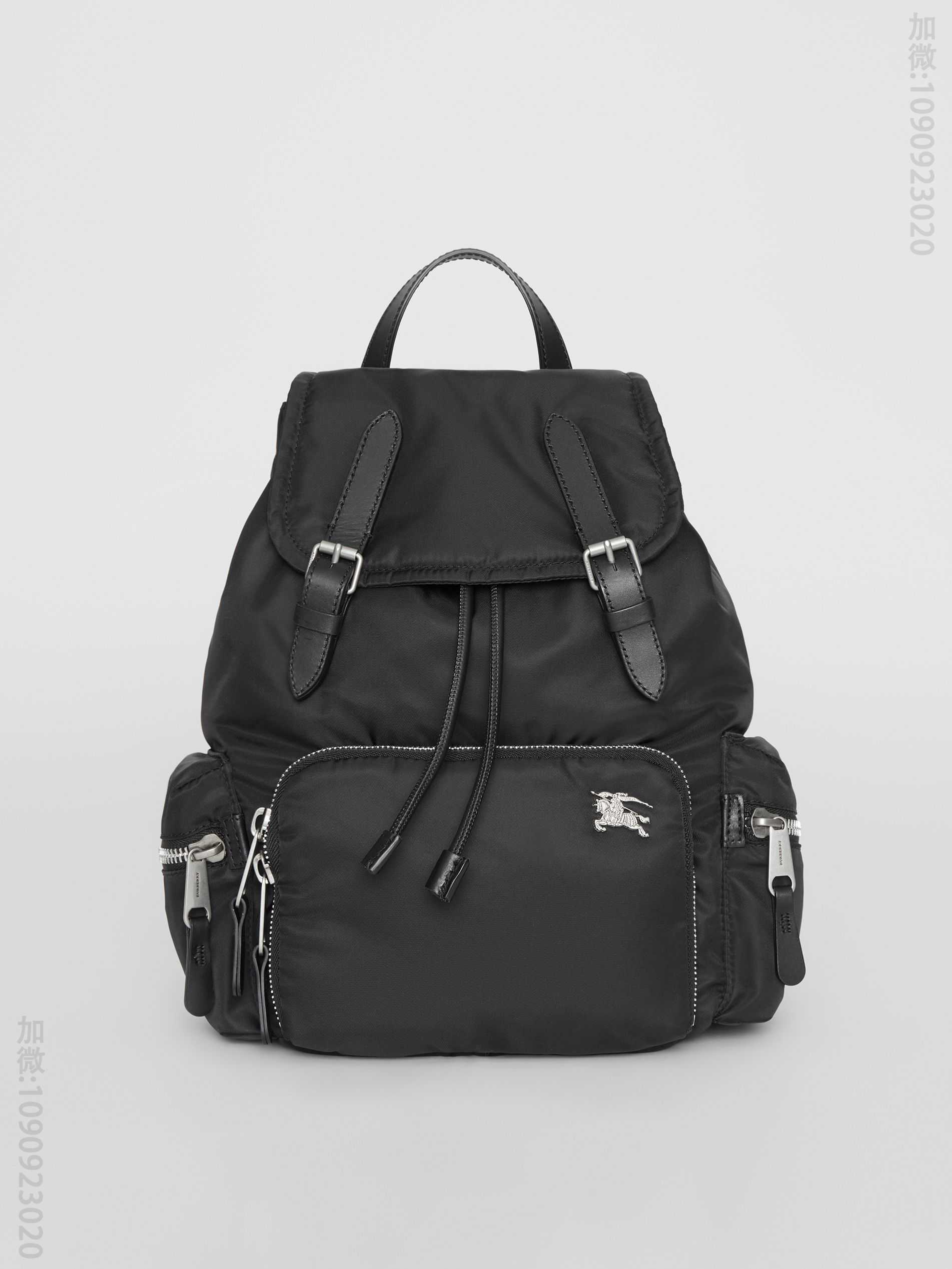 Burberry/巴宝莉 The Rucksack中号尼龙拼皮革军旅背包 80067201