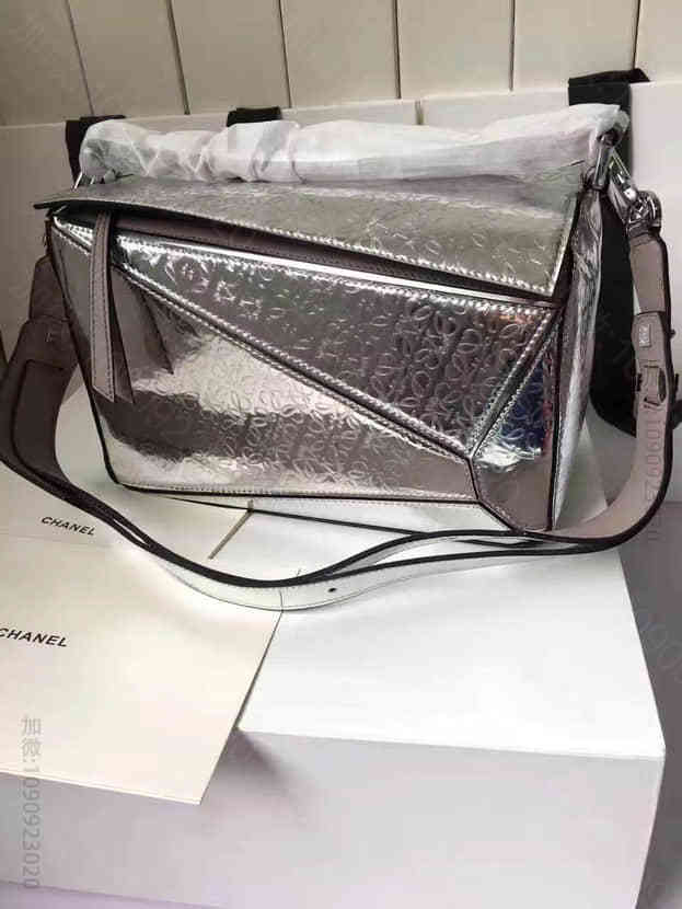 LOEWE罗意威 正品代购 Puzzle 几何包 Bag压花系列限量款 女士...