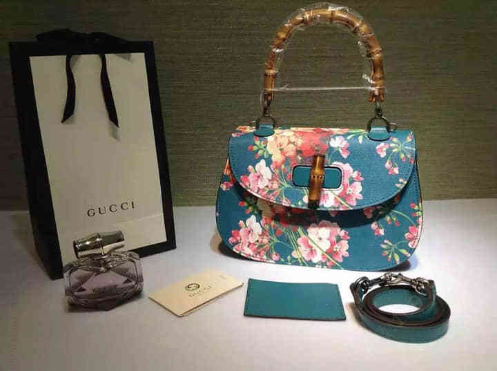 高仿古驰女包 Gucci 古驰女士手提包 官网 Bamboo 经典花朵印花PVC手提包 409398海蓝 古驰女包 