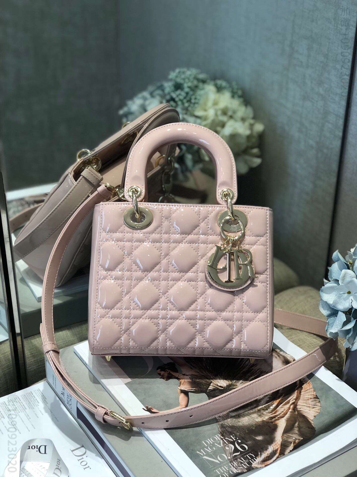 高仿迪奥女士手提包 迪奥手提包 Dior/迪奥 lady classic 系列 漆皮4格戴妃包 粉色 迪奥女包 