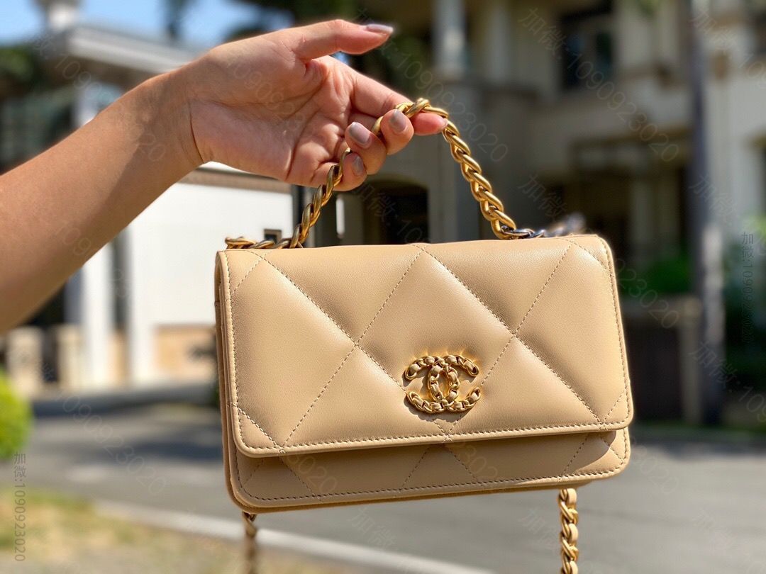 Chanel/香奈儿 19系列最新款woc手拎单肩斜挎包 杏色19CM