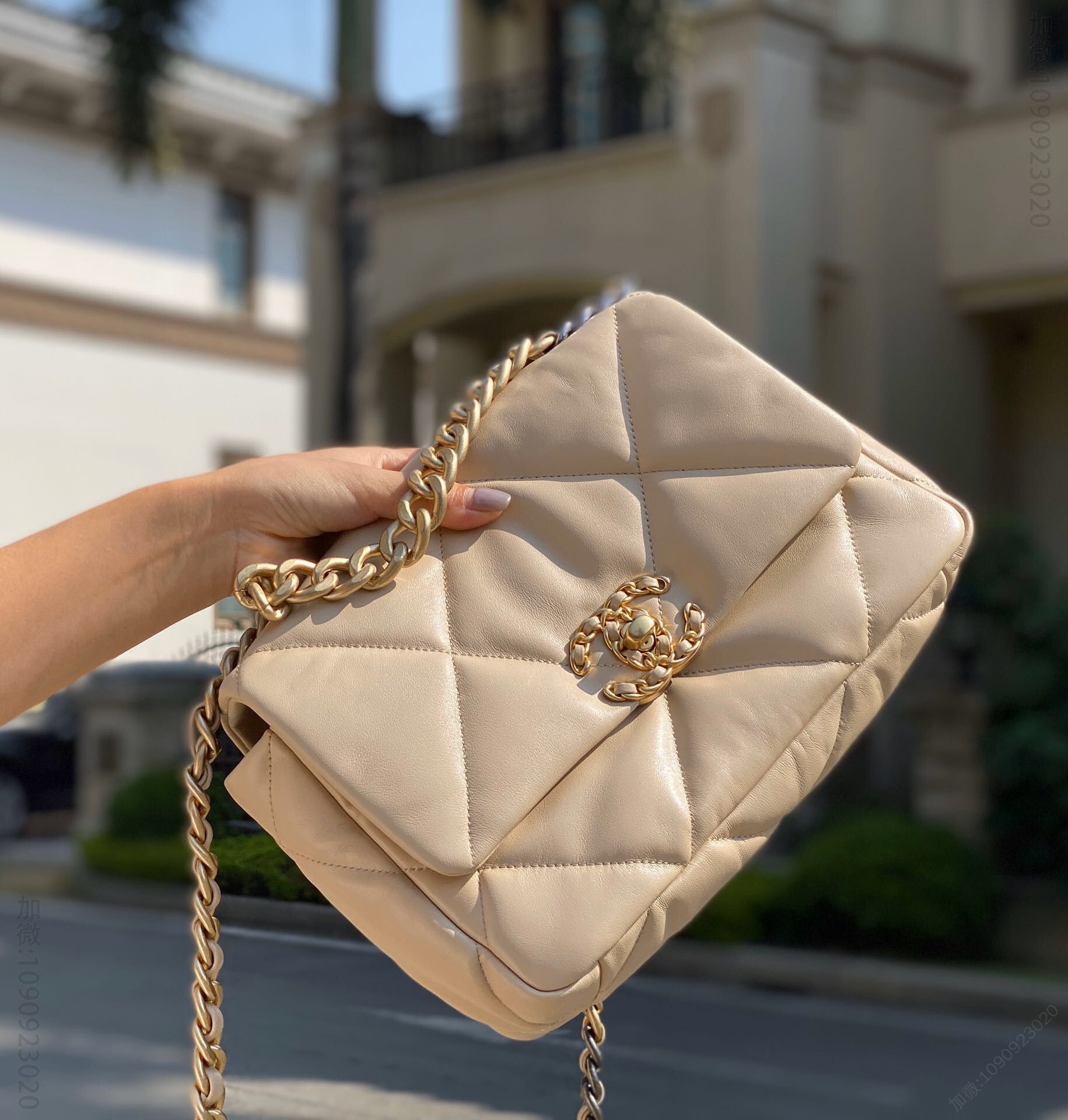 Chanel/香奈儿 专柜最新款19 bag小号链条包 杏色26CM