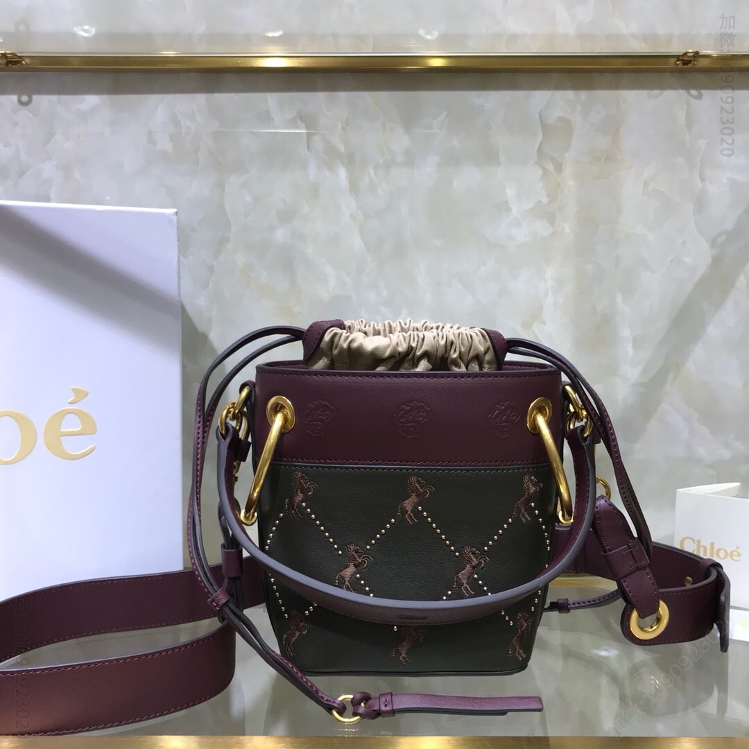 Chloe/克洛伊 迷你Roy铆钉系列水桶包 S1128