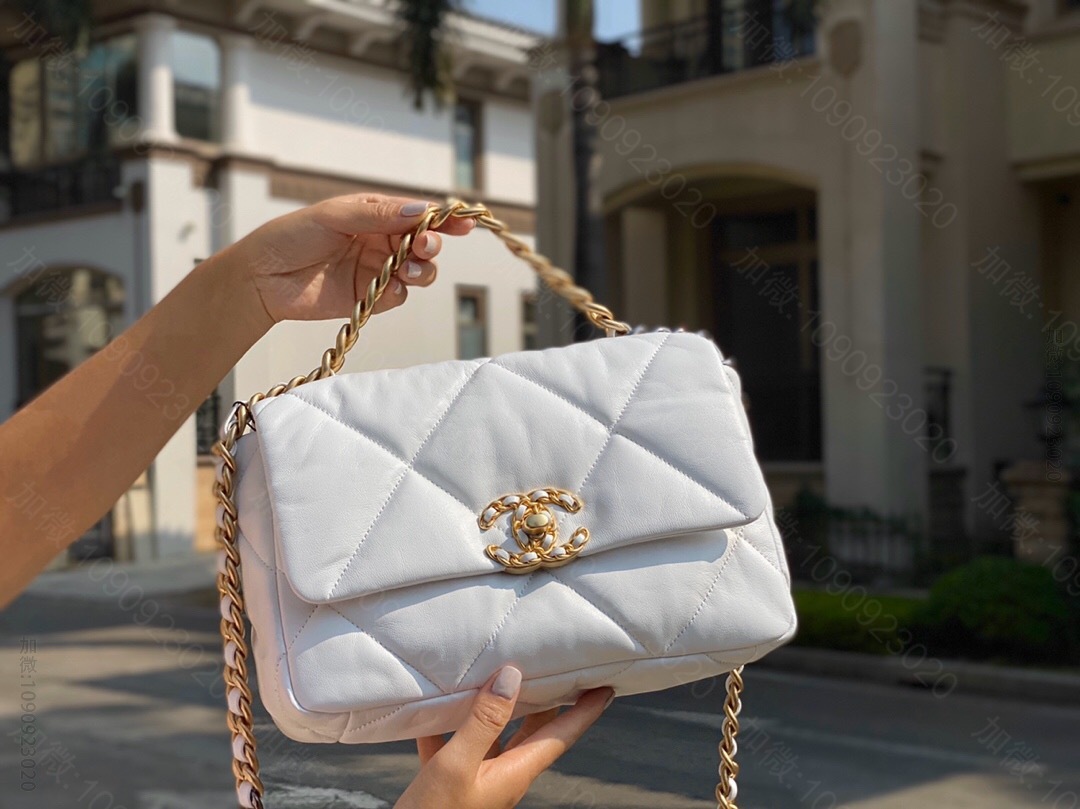 Chanel/香奈儿 专柜最新款19 bag小号链条包 纯白色26CM