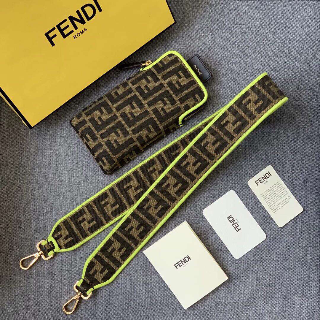 奢侈品牌芬迪女士胸包 FENDI芬迪荧光绿胸包311D 