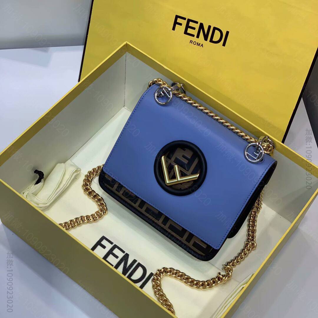 FENDI芬迪FF凸纹印花翻盖手袋2820