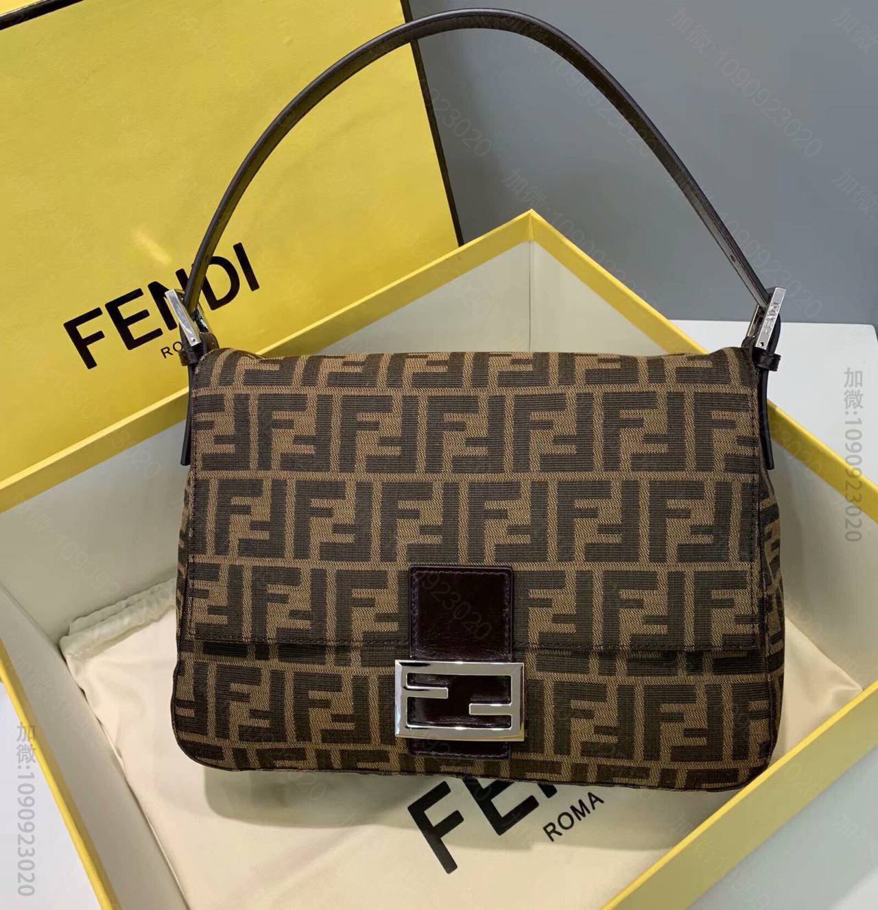 FENDI芬迪BAGUETTE复古印FF图案单肩包0121F
