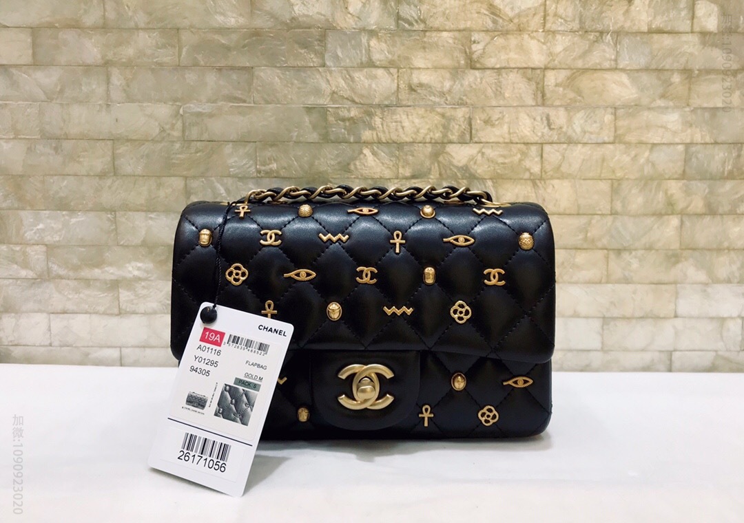 Chanel/香奈儿 19ss新款限量款进口羊皮cf徽章中号单肩链条斜挎包 A01116