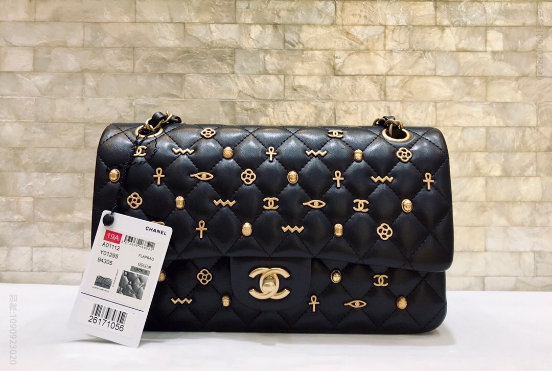Chanel/香奈儿 19ss新款限量款进口羊皮cf徽章中号单肩链条斜挎包 A01112