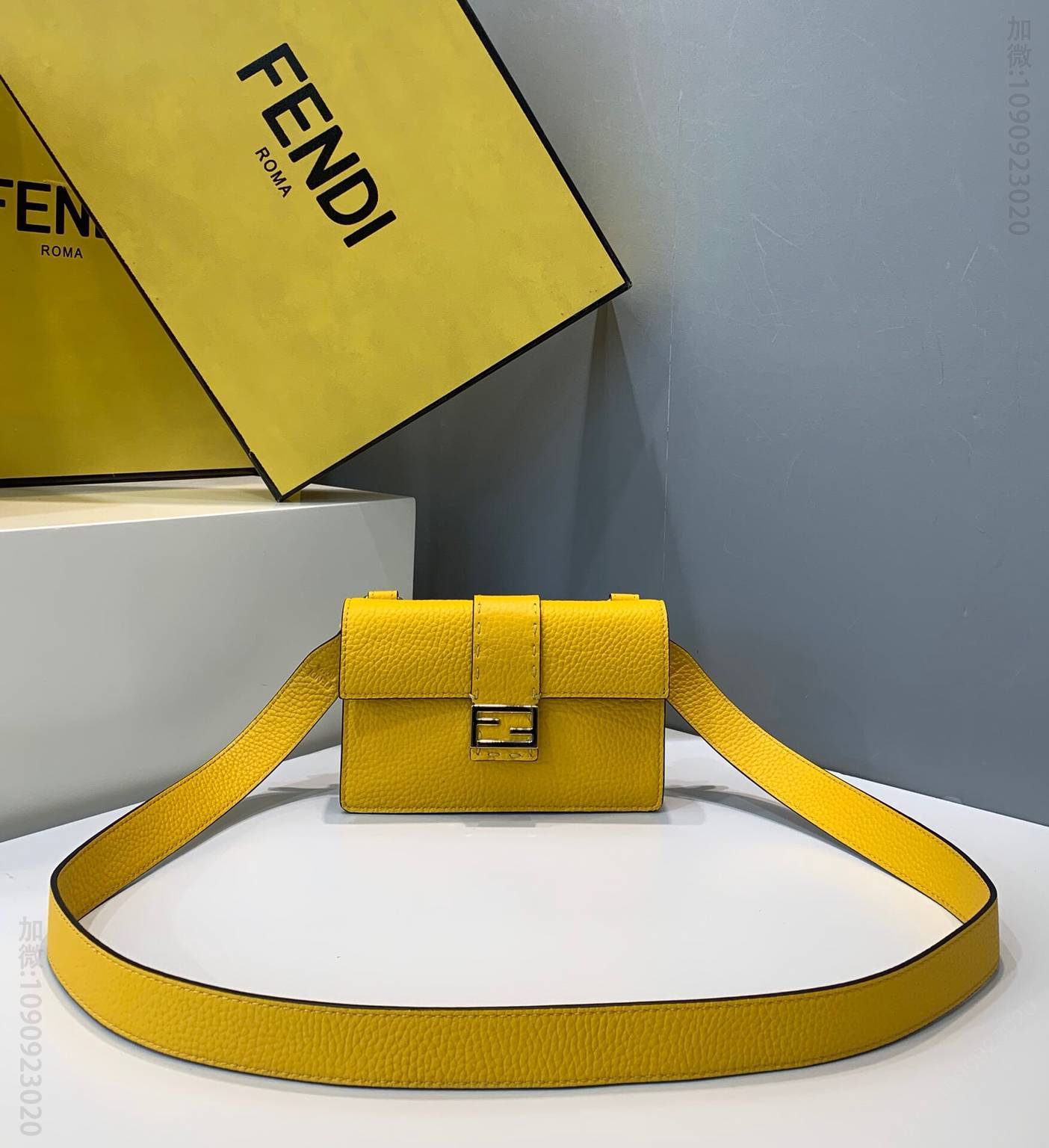 FENDI芬迪双F金属扣单肩斜挎包0151A