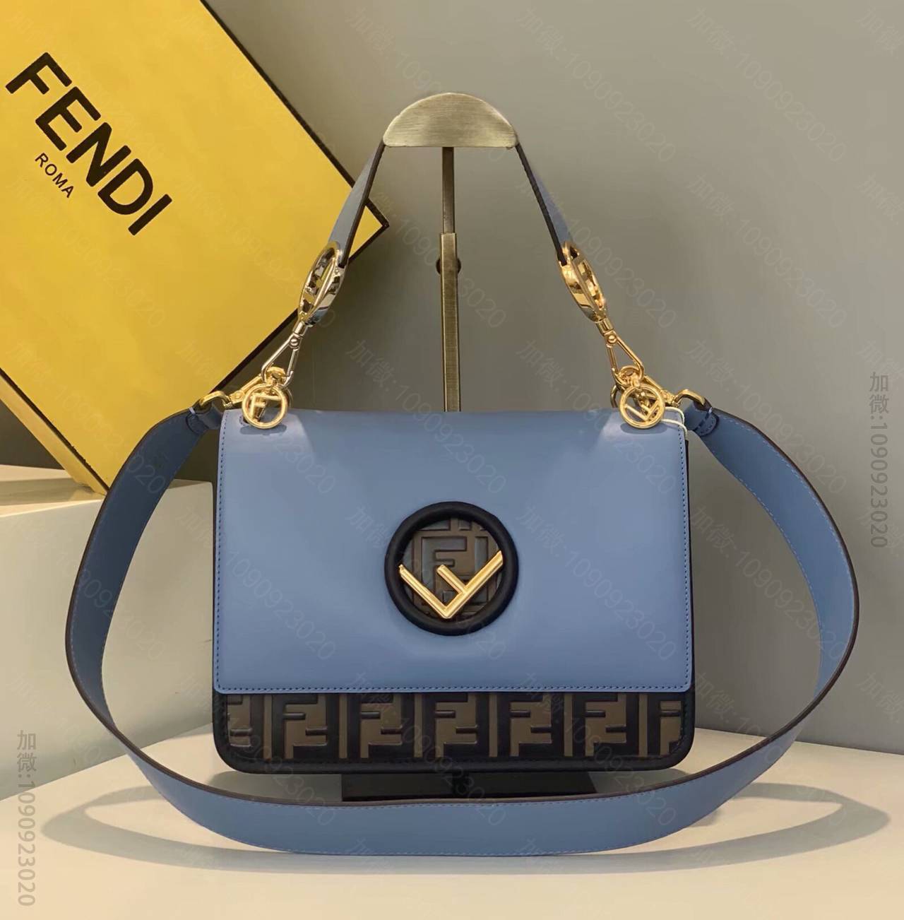 FENDI芬迪FF凸纹印花标志小牛皮翻盖手袋2820L