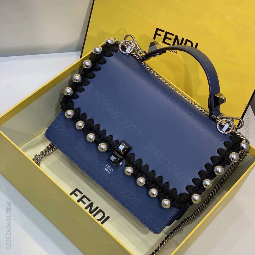 FENDI芬迪穿孔金属电镀珍珠装饰小牛皮翻盖式手袋632