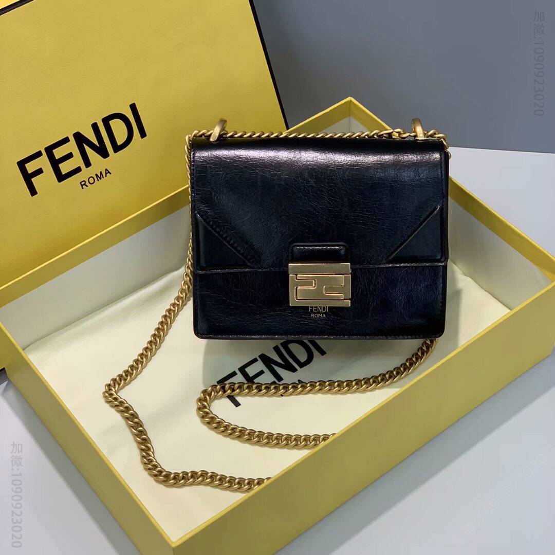 FENDI芬迪进口小牛皮KAN U bag 系列斜挎包0506AS