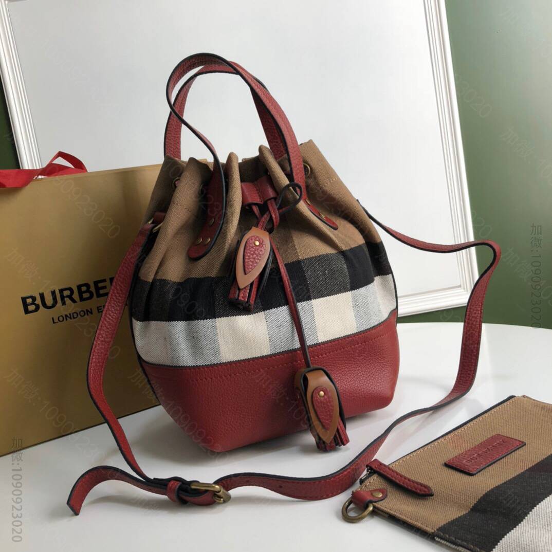 Burberry巴宝莉皮革流苏细节Canvas 格纹水桶包3211