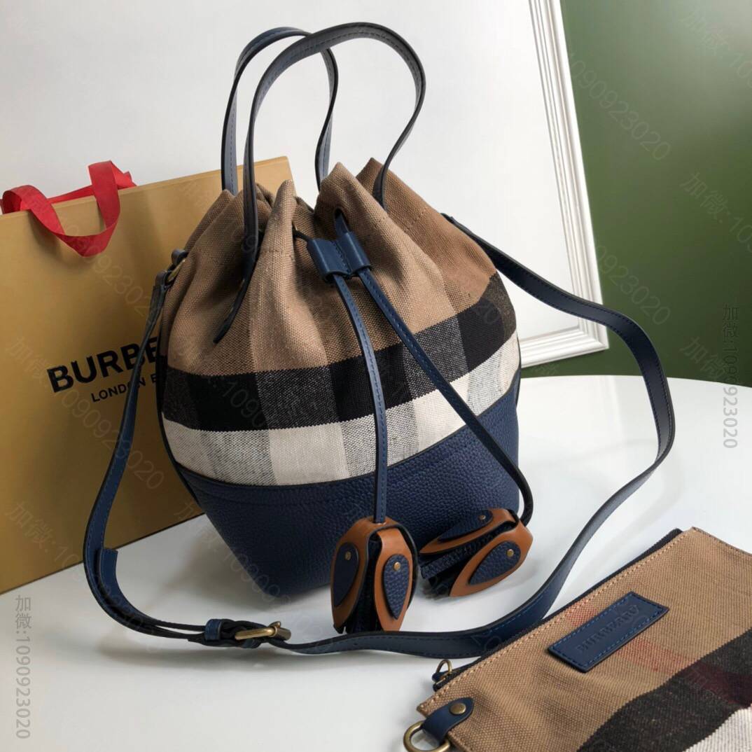 Burberry巴宝莉皮革流苏细节Canvas 格纹水桶包3211