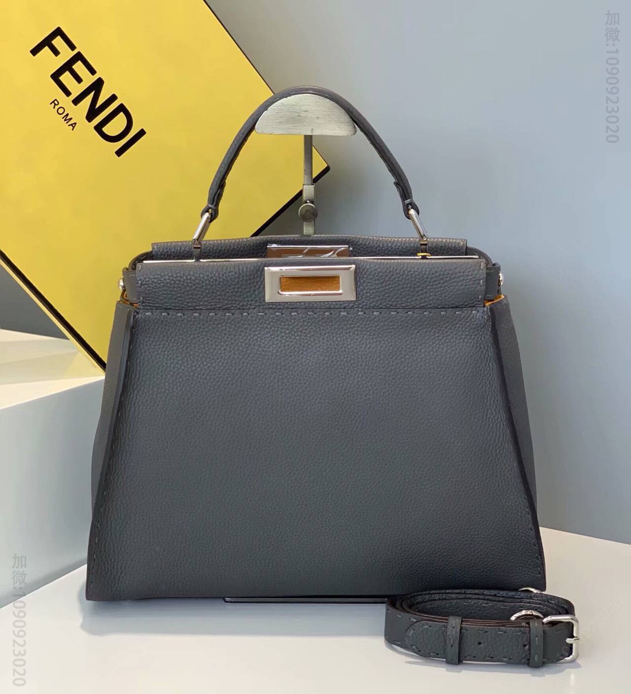 FENDI芬迪罗马皮全手工缝制PEEKABOO单肩包2311