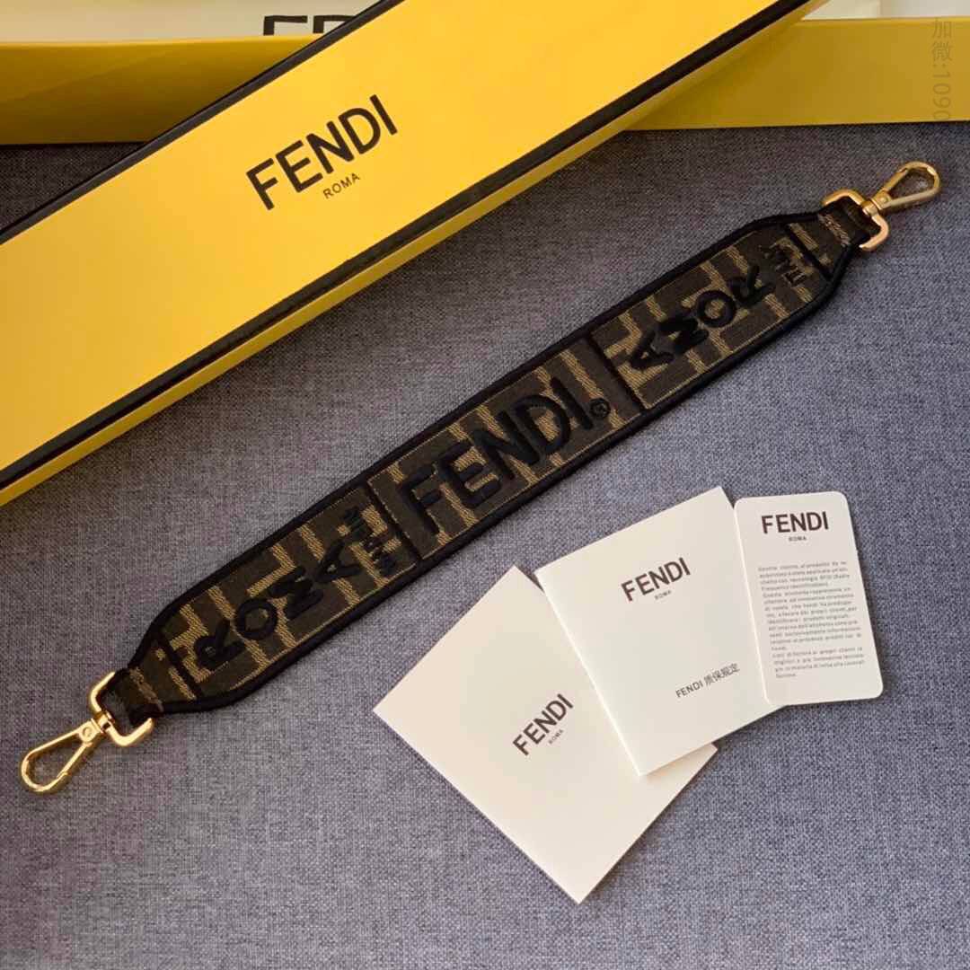 FENDI芬迪新款缝线刺绣风短肩带657