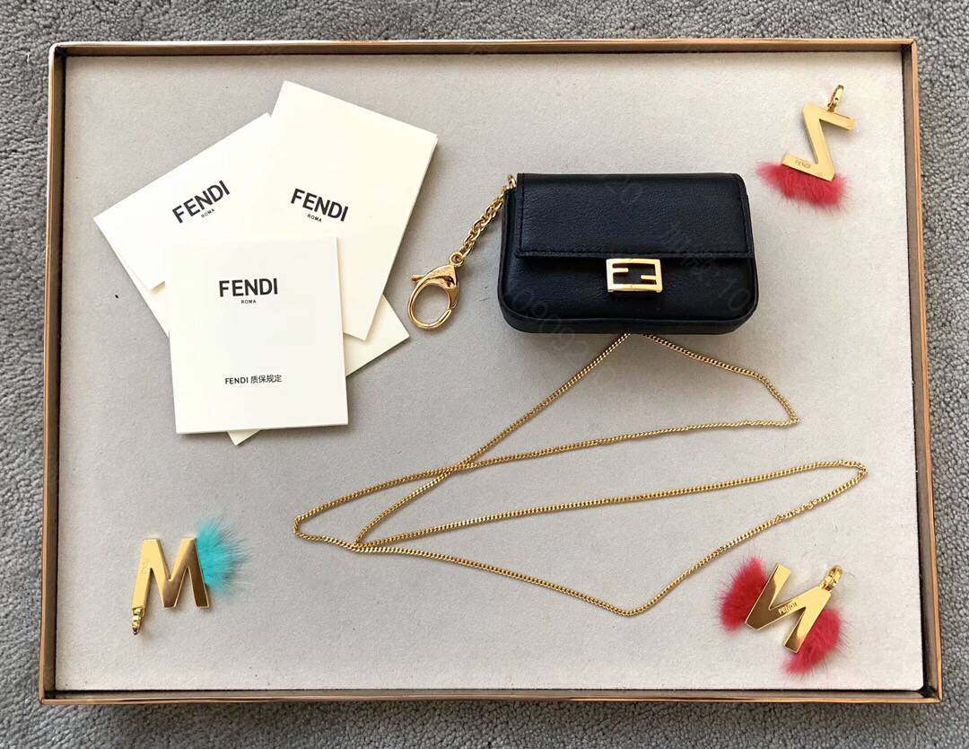 FENDI芬迪五金扣链条斜挎小包0136