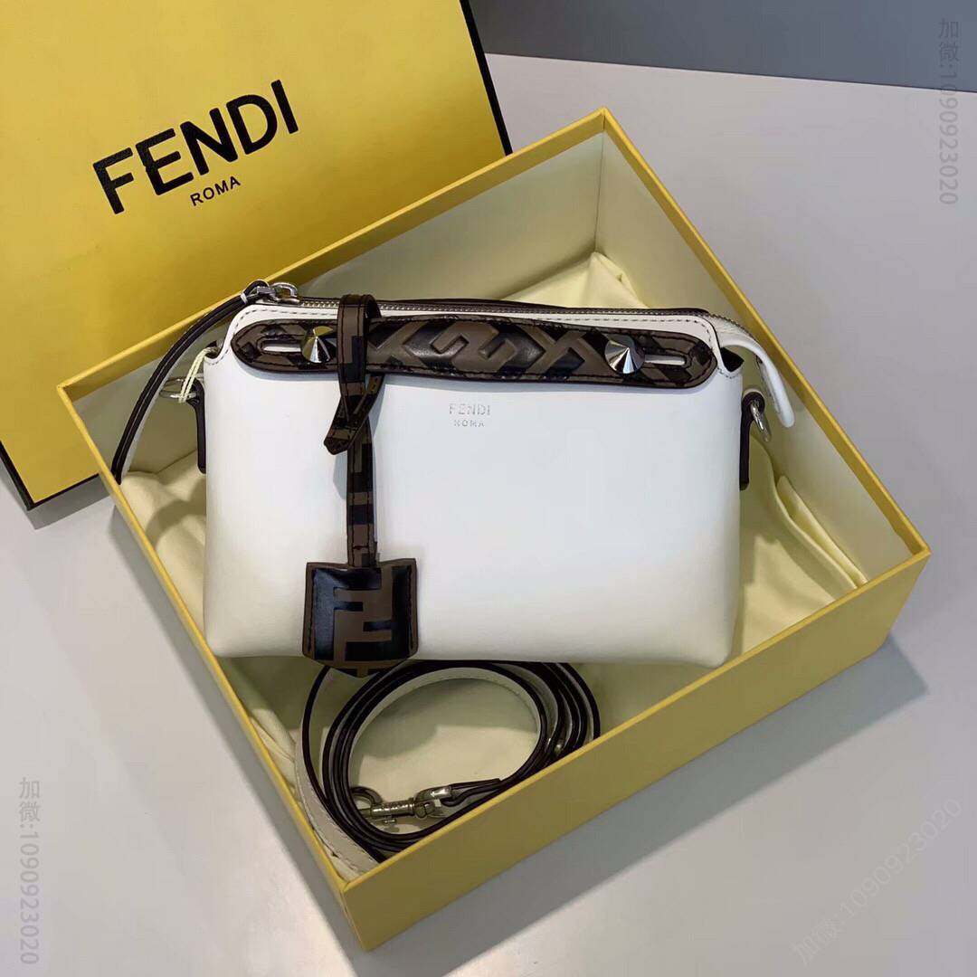 FENDI芬迪柔软小牛皮波士顿手提包1150
