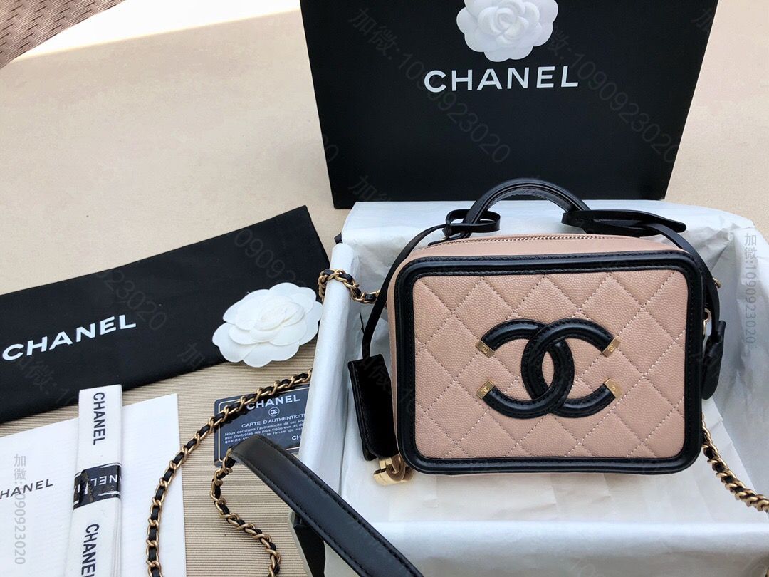 Chanel/香奈儿 杏黑 小号相机包 17CM