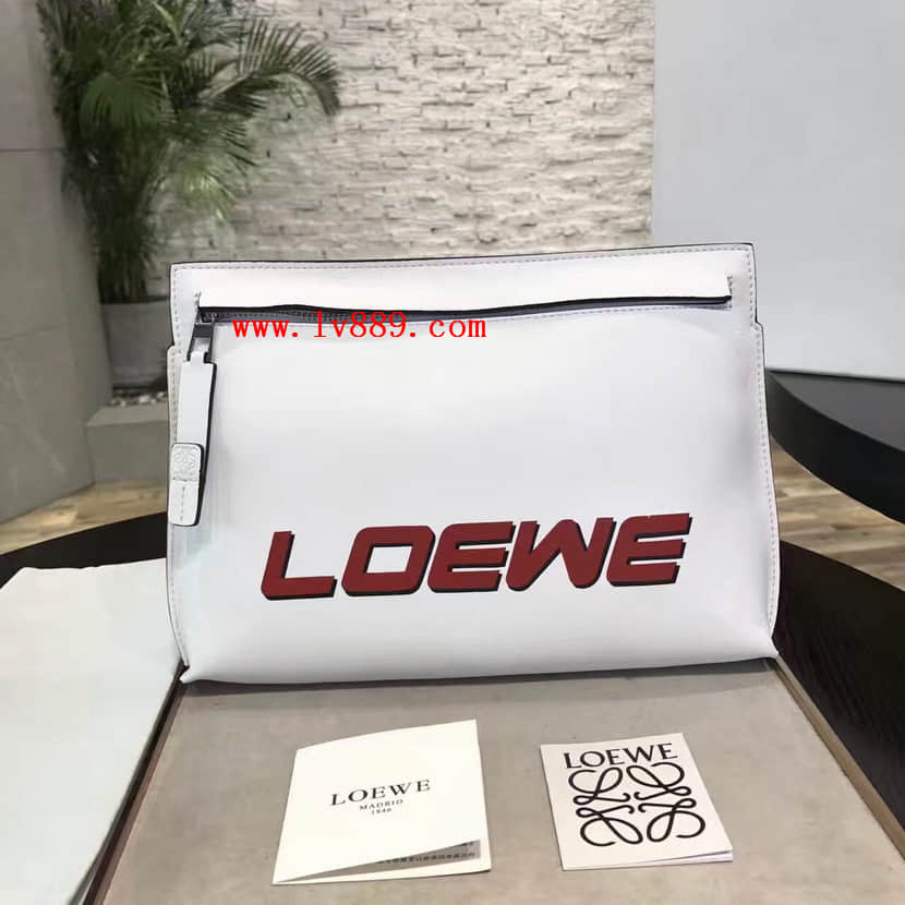 高仿罗意威女士手抓包 罗意威女士手抓包 香港代购 LOEWE罗意威 小牛皮烫印经典Logo T-Pouch系列手包 