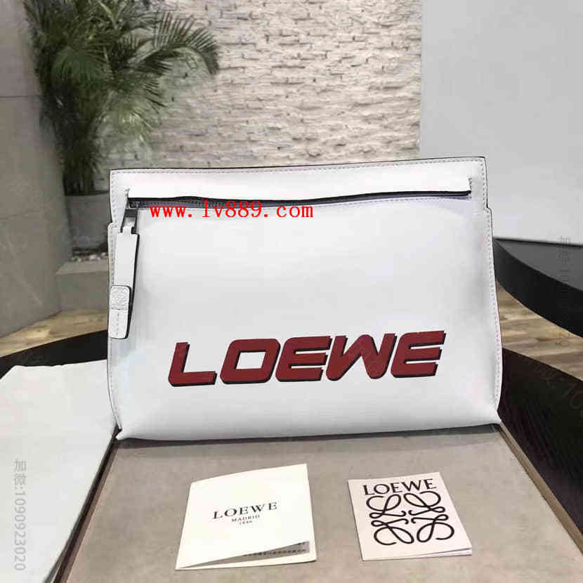 高仿罗意威女士手抓包 罗意威女士手抓包 香港代购 LOEWE罗意威 小牛皮烫印经典Logo T-Pouch系列手包 