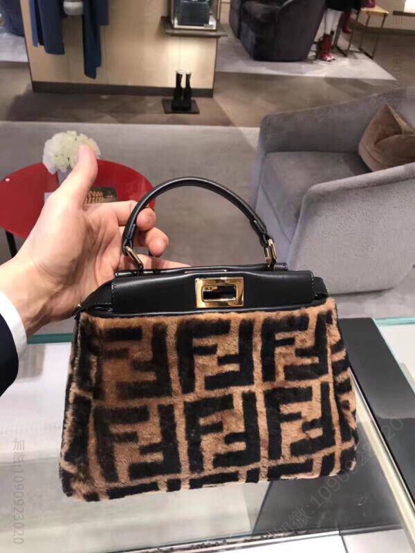 FENDI芬迪FF 主题图案黑色纳帕牛皮PEEKABOO手袋8205S