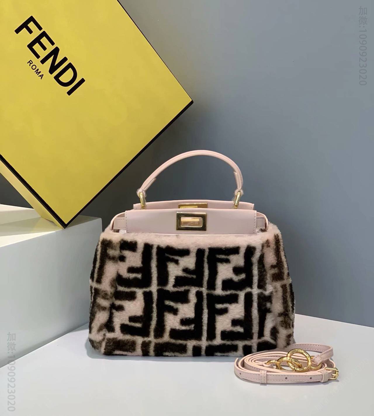 FENDI芬迪FF 主题图案粉色纳帕牛皮PEEKABOO手袋8205S
