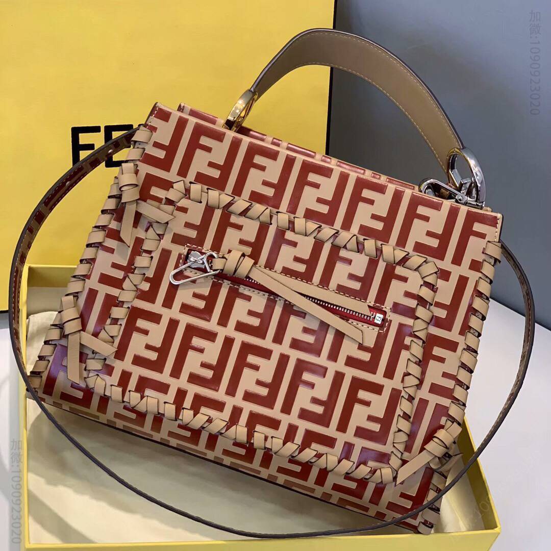 FENDI芬迪全面压印“F”字样中型款手提袋0398