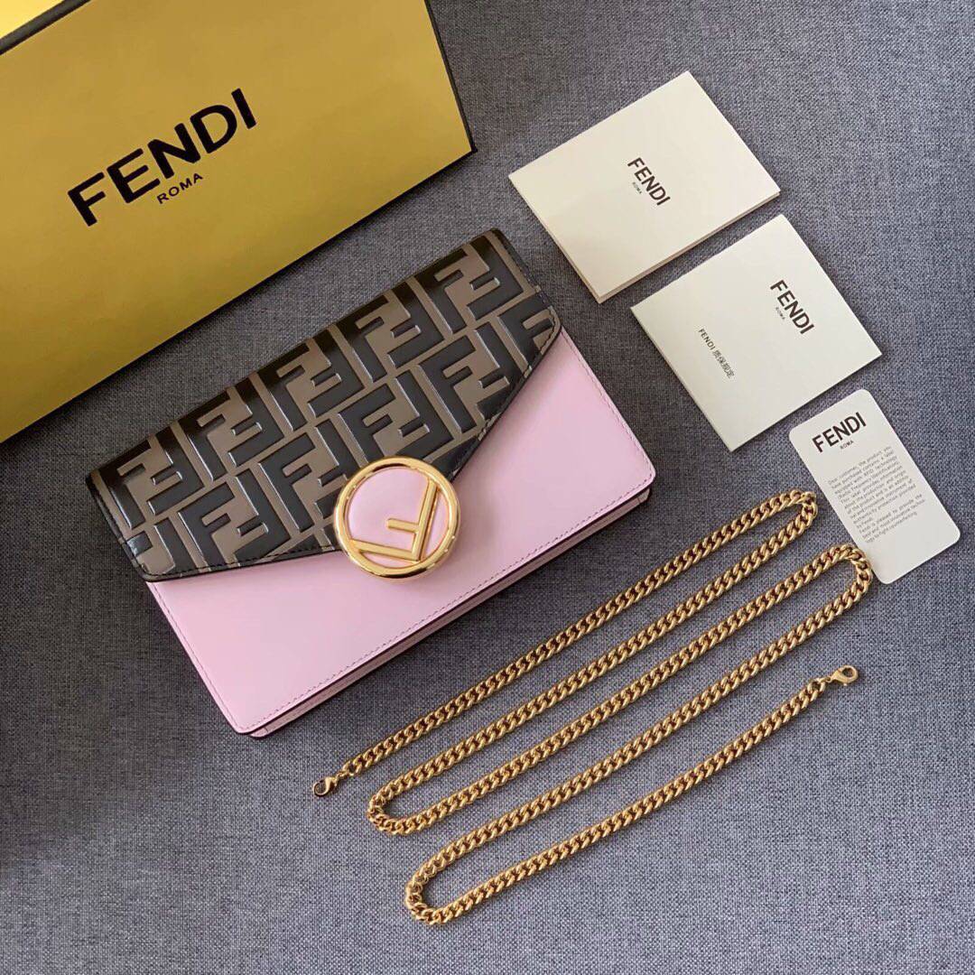 FENDI芬迪盖头印压F简约风几何图形翻盖包006