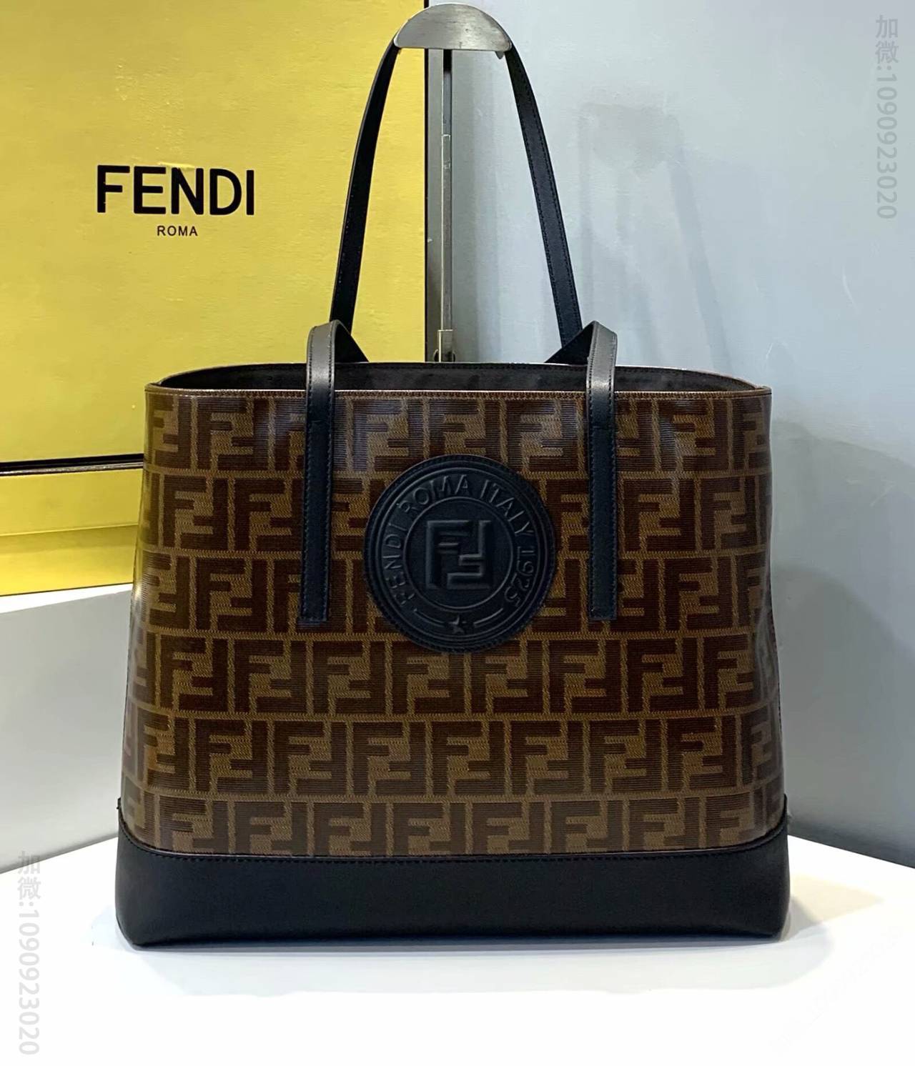 FENDI芬迪FF圆圈Logo图案防水料托特包8262