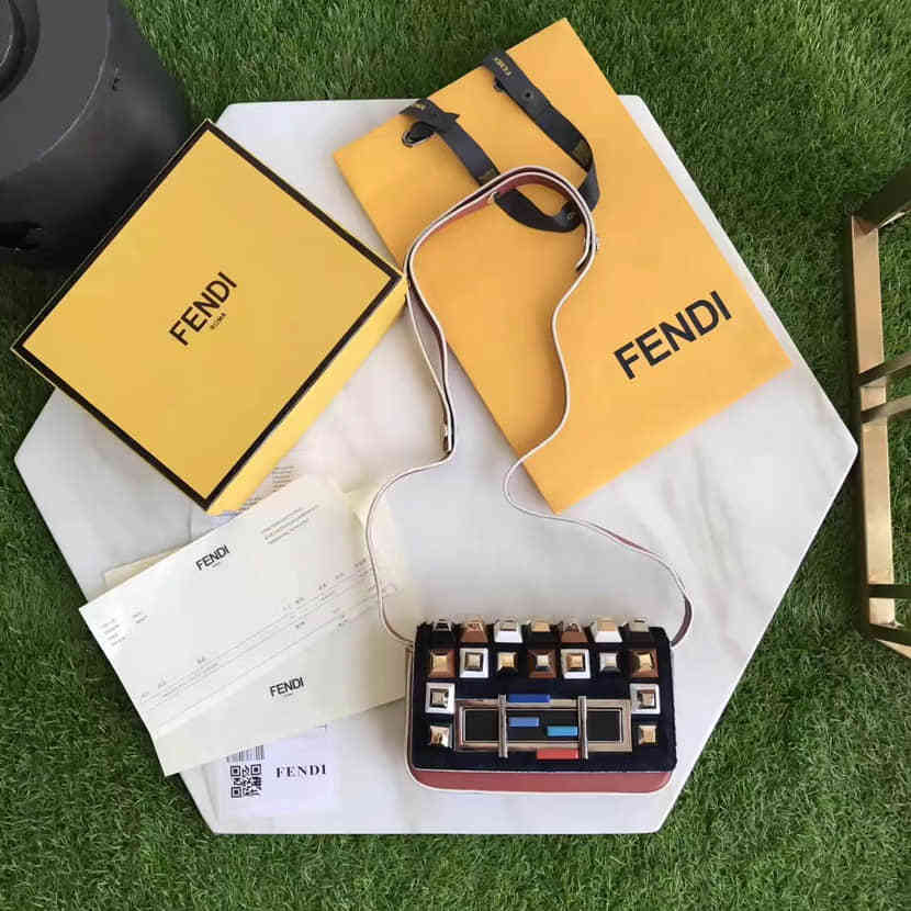 芬迪FENDI 758 马驹皮包盖 金字塔饰钉 时装小牛皮迷你手袋